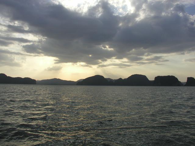 Scaled image 2++The islands look like Halong Bay (Vietnam) or Guilin River (China).jpeg 